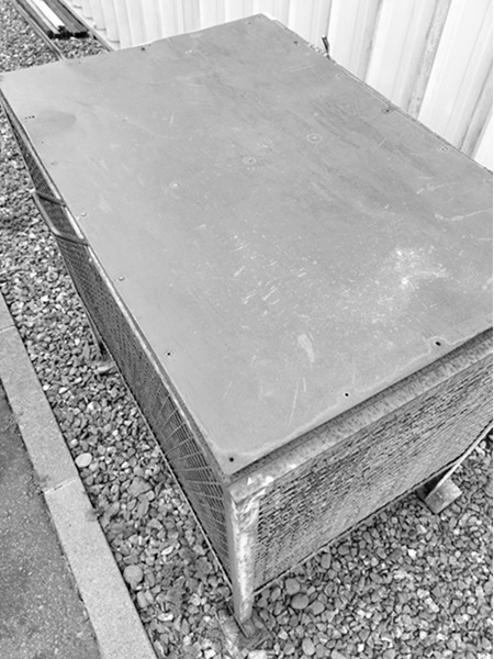 滝川市　ゴミ箱の鉄板のふたが取れそうで。。。壊れちゃいそう